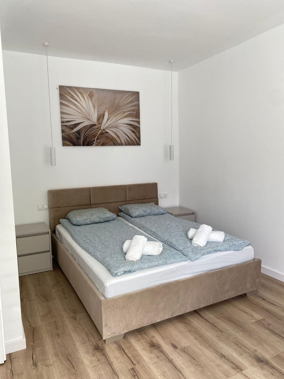 Bed, Bedroom, towels