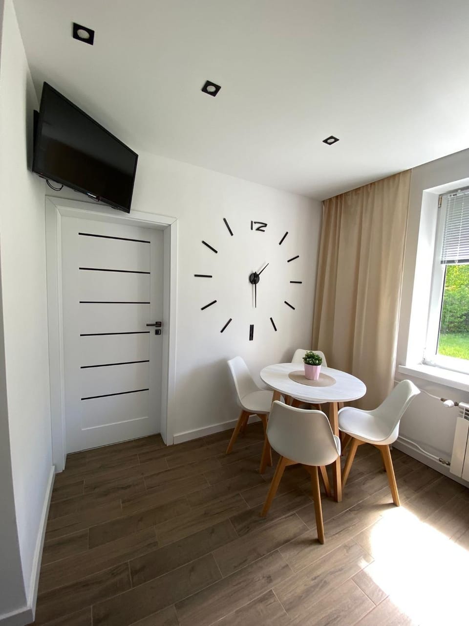 TV and multimedia, Living room, Dining area