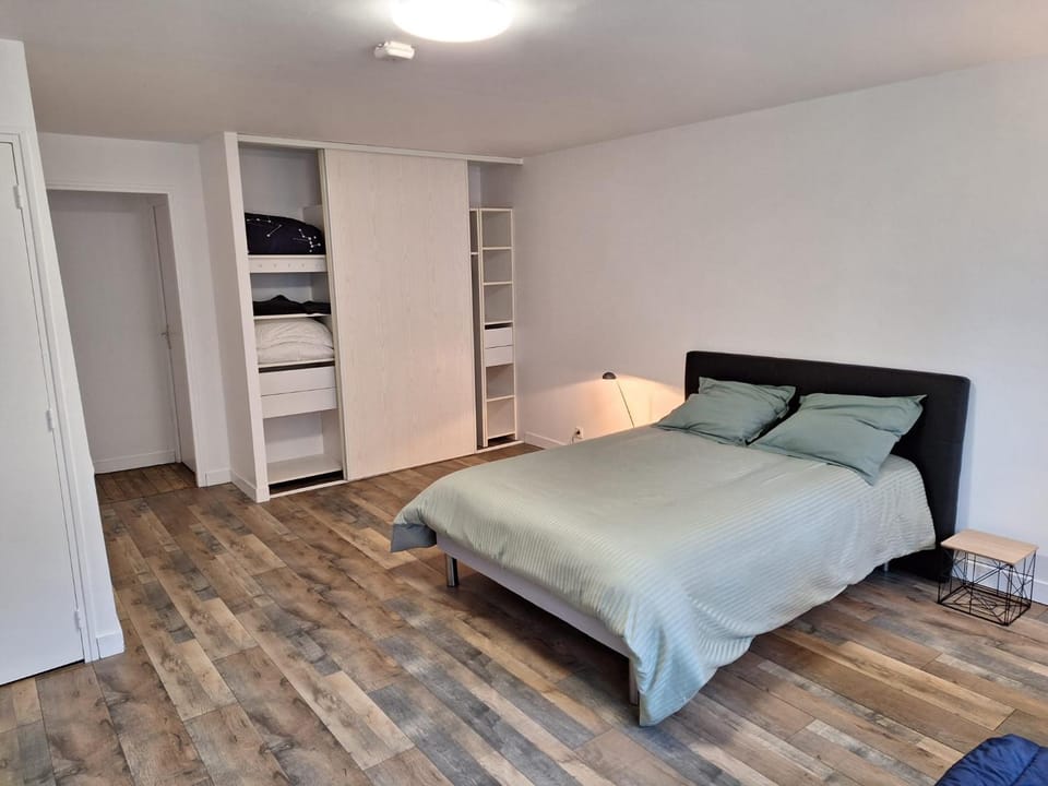 Bed, wardrobe