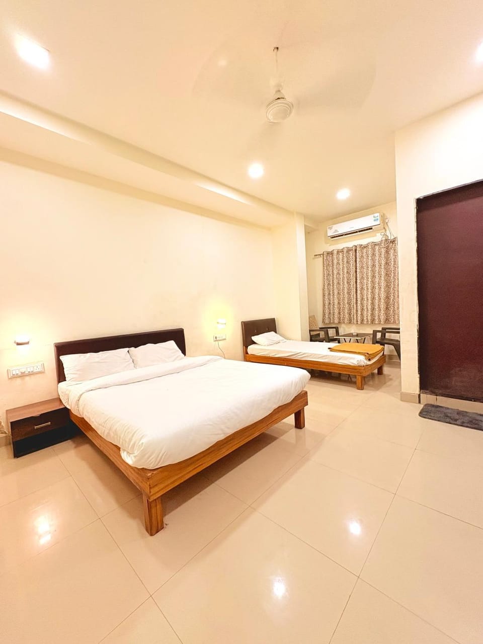 Hotel aroma 3 Hotel in Maharashtra