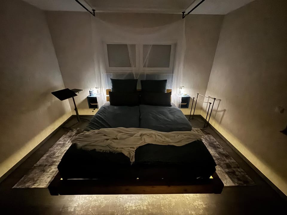 Night, TV and multimedia, Evening entertainment, Bedroom