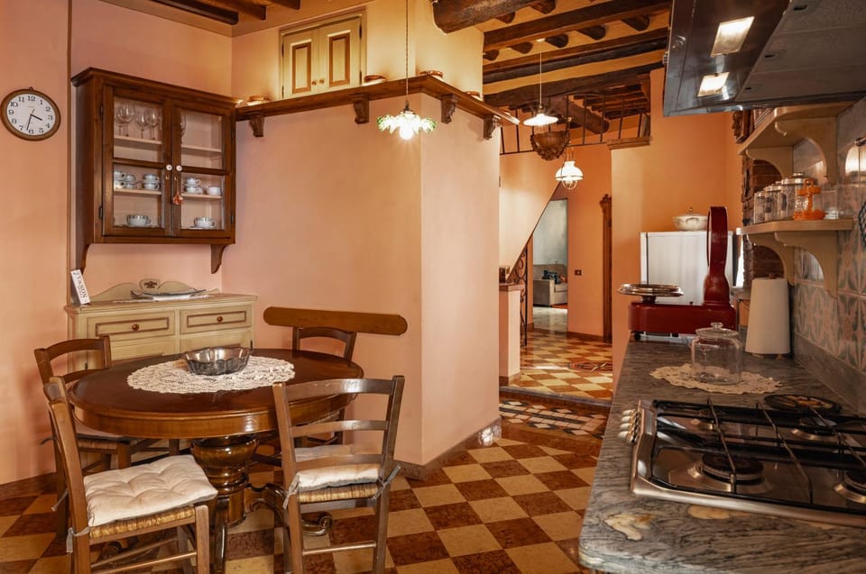 Dining area, Lunch, oven, kitchen