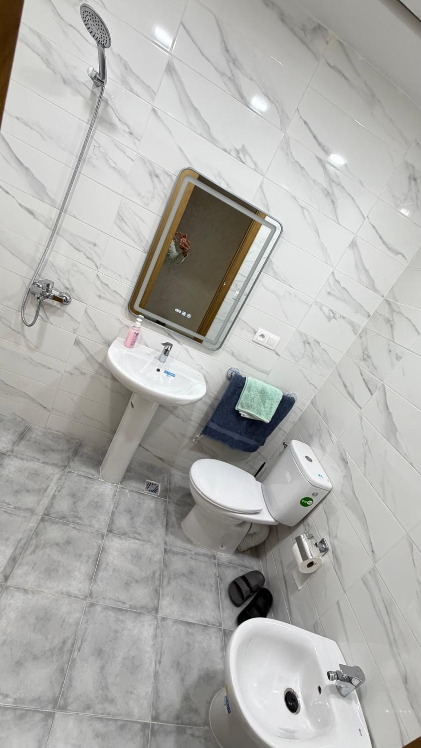 Shower, Toilet, Bathroom, bidet, towels