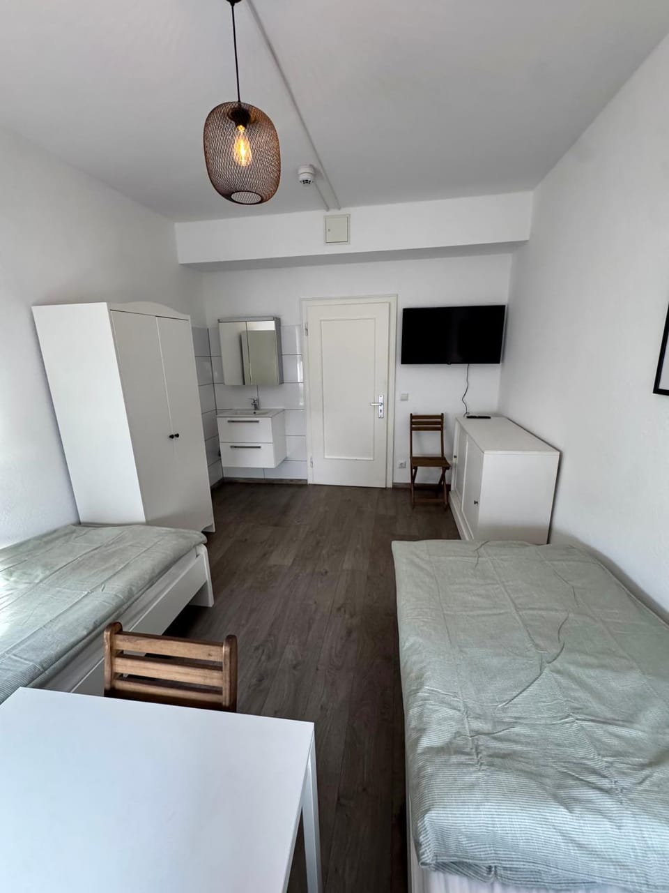 Doppelzimmer im Monteurhaus Gemeinschaftsbad und -küche Bed and Breakfast in Duisburg
