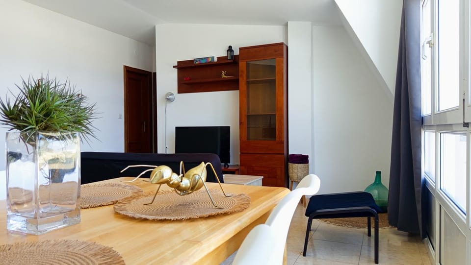 Activities, TV and multimedia, Living room, Seating area, Dining area, Hiking, Landmark view, Mountain view, Sea view