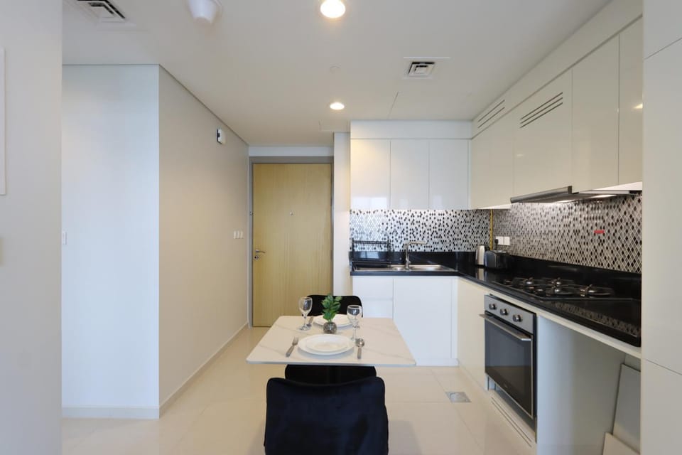 Dining area, kitchen