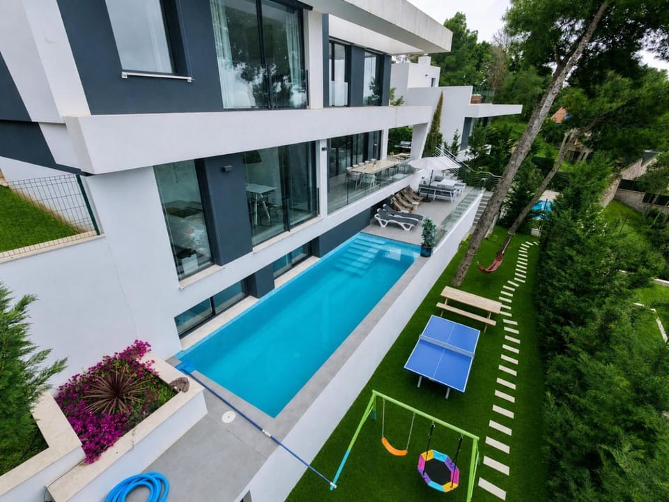 Property building, Swimming pool