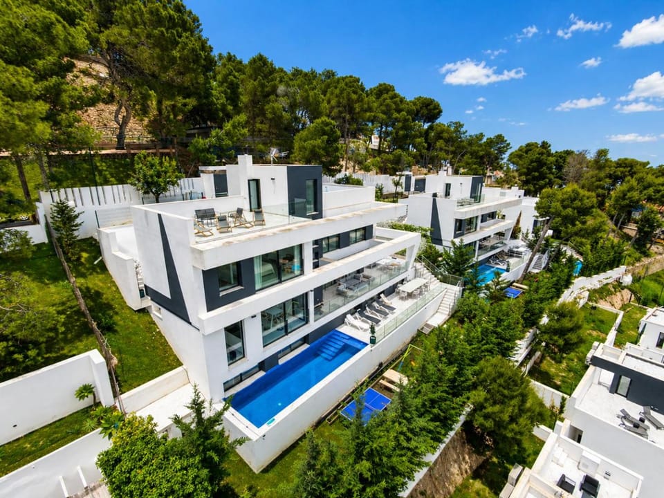 Property building, Swimming pool