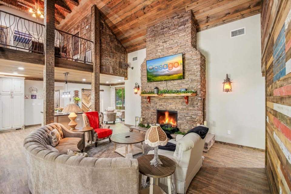 Luxe Riverfront Cabin Walk to Parkway Hot Tub Cabin in Pigeon Forge