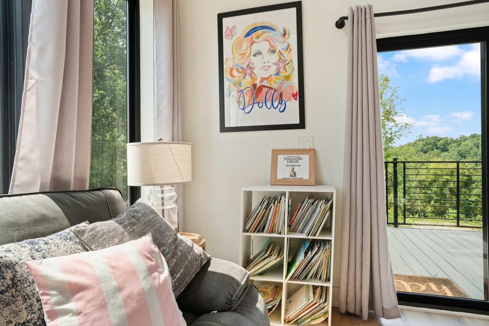 Luxury Cabin Near Dollywood Indoor Pool Hot Tub Cabin in Sevierville