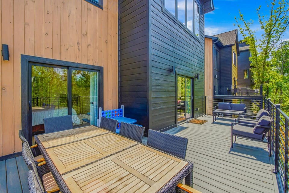 Luxury Cabin Near Dollywood Indoor Pool Hot Tub Cabin in Sevierville