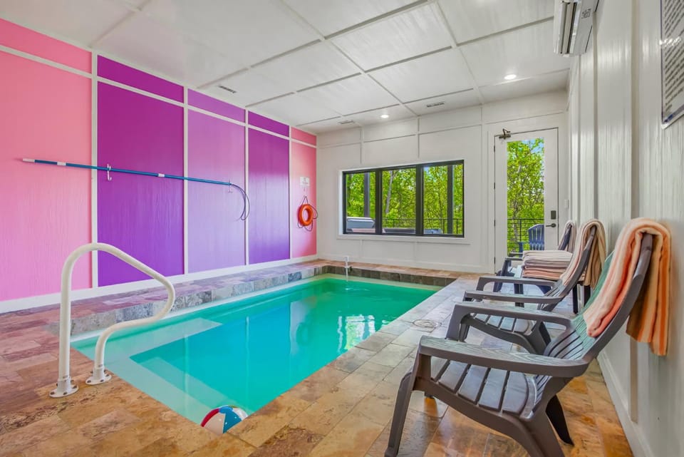 Luxury Cabin Near Dollywood Indoor Pool Hot Tub Cabin in Sevierville