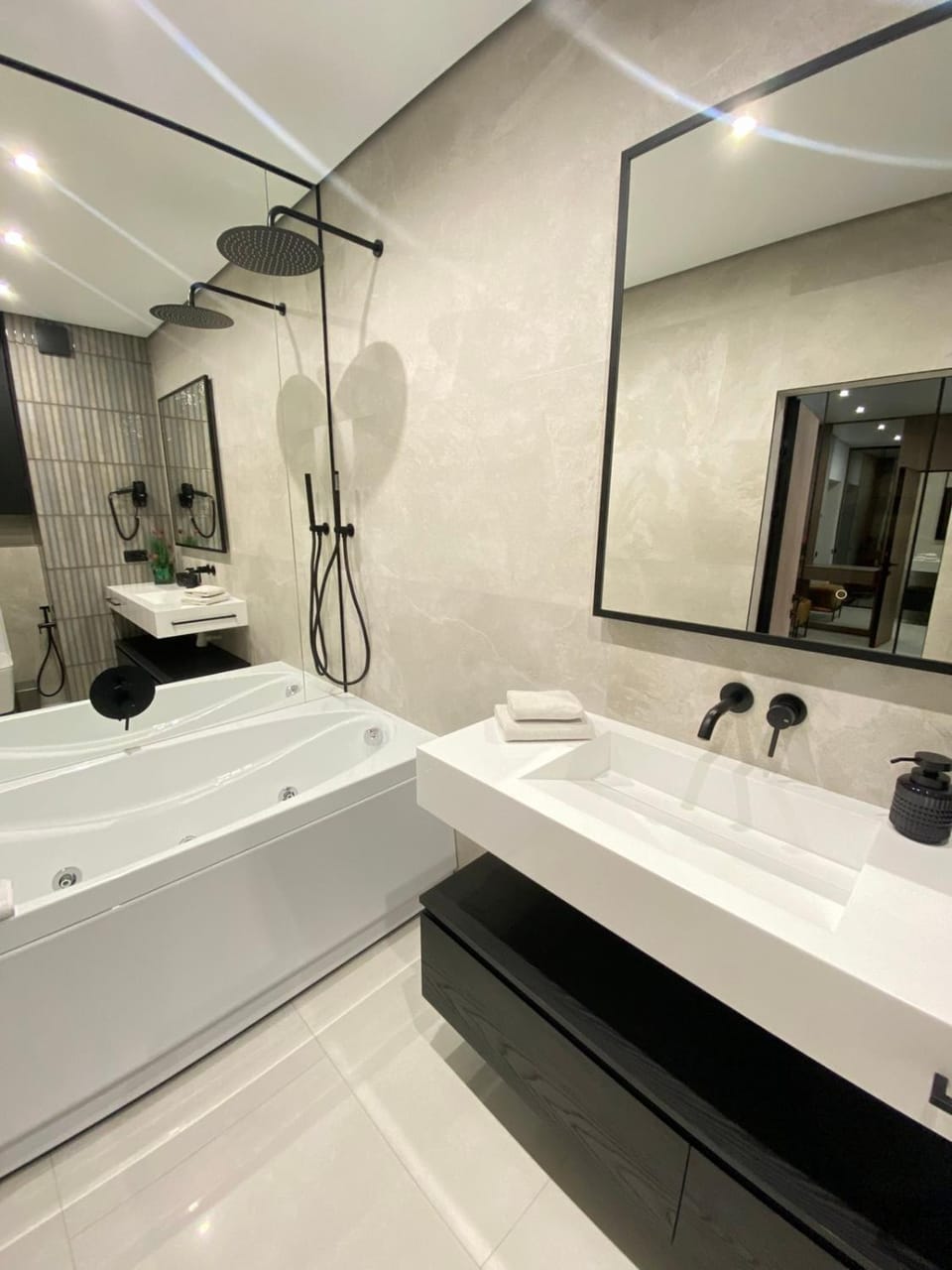 LEOGRAND Jacuzzi on Shevchenka 27 Apartment in Lviv