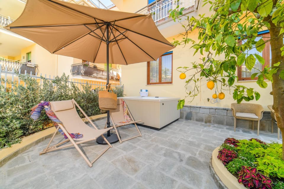 Property building, Patio, Balcony/Terrace, sunbed