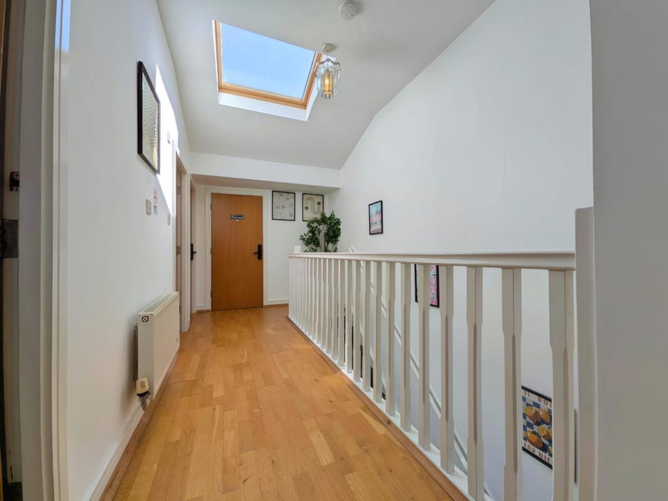 Stylish Rooms Near Airport & City Centre Parking House in Liverpool