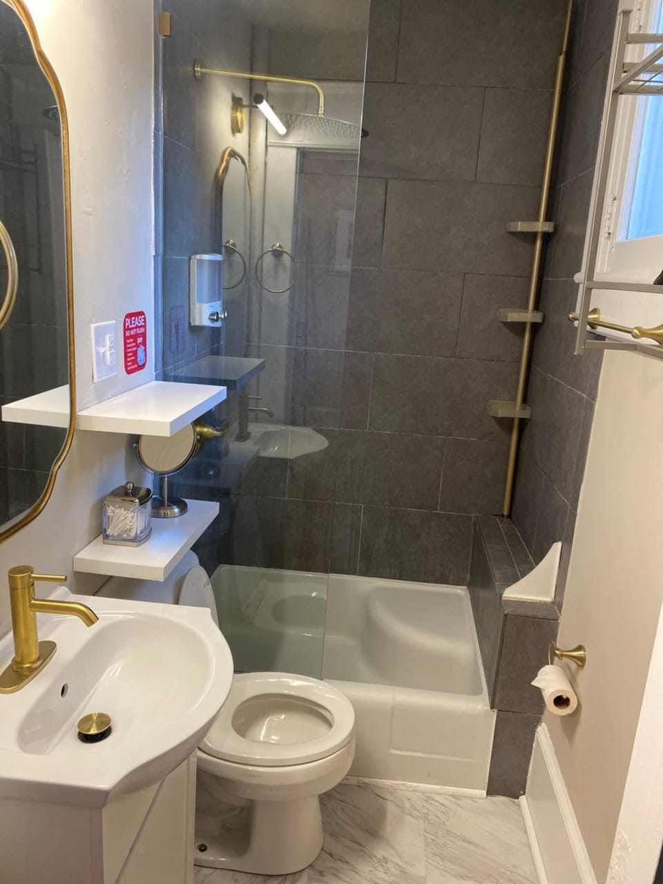 Highland Park 1 - Budget Stay- Near Downtown Apartment in Roanoke