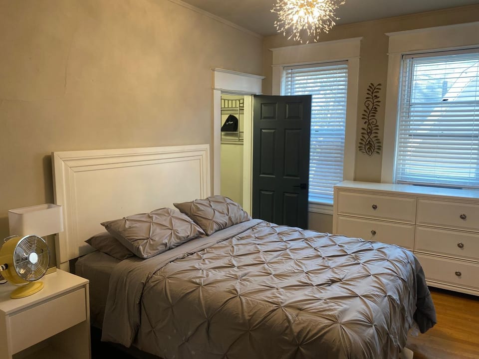 Highland Park 1 - Budget Stay- Near Downtown Apartment in Roanoke