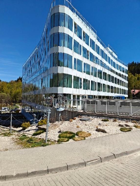 Property building, Spring, Day, Location