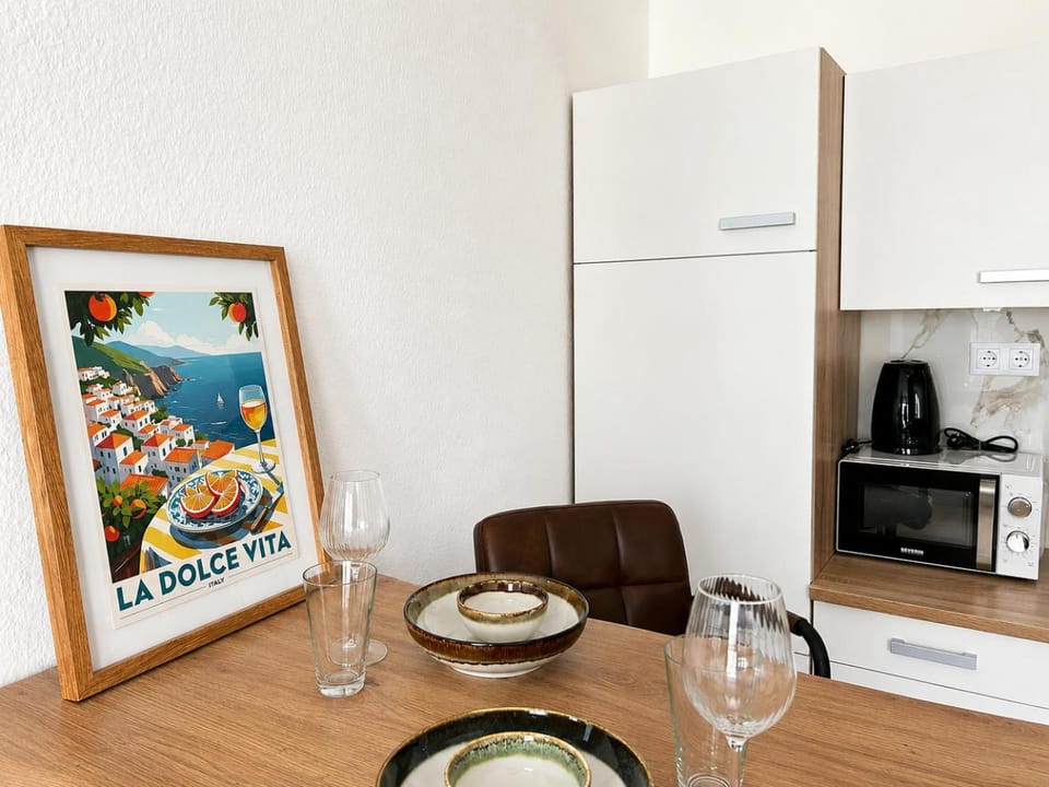 Kitchen or kitchenette, Dining area, oven, stove