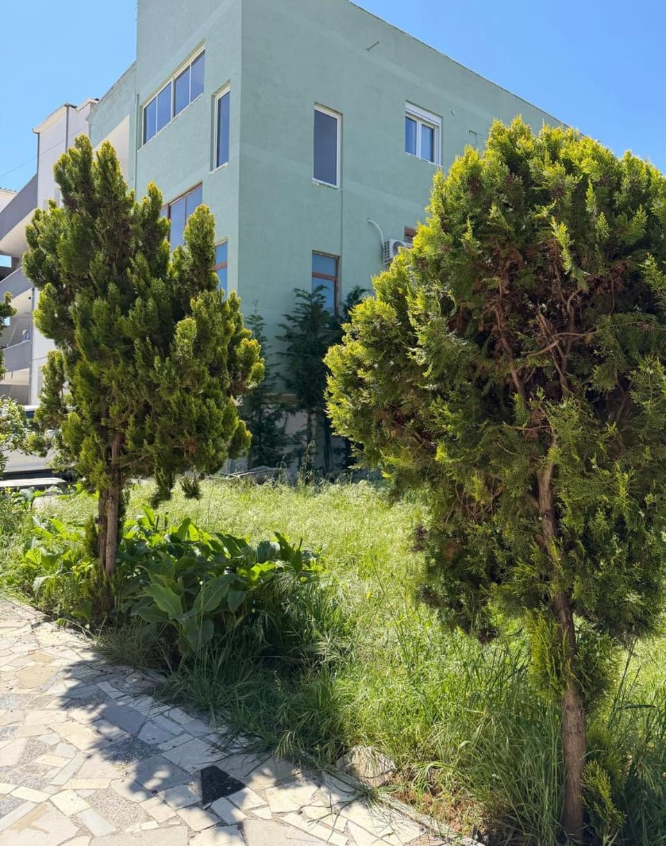Property building, Garden, Balcony/Terrace