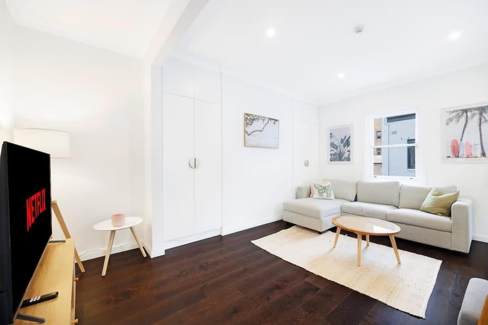 2BR apartment in trendy Potts Pt Apartment in Sydney