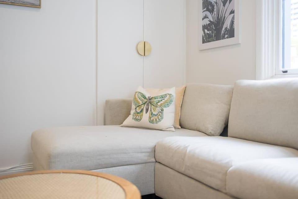 2BR apartment in trendy Potts Pt Apartment in Sydney
