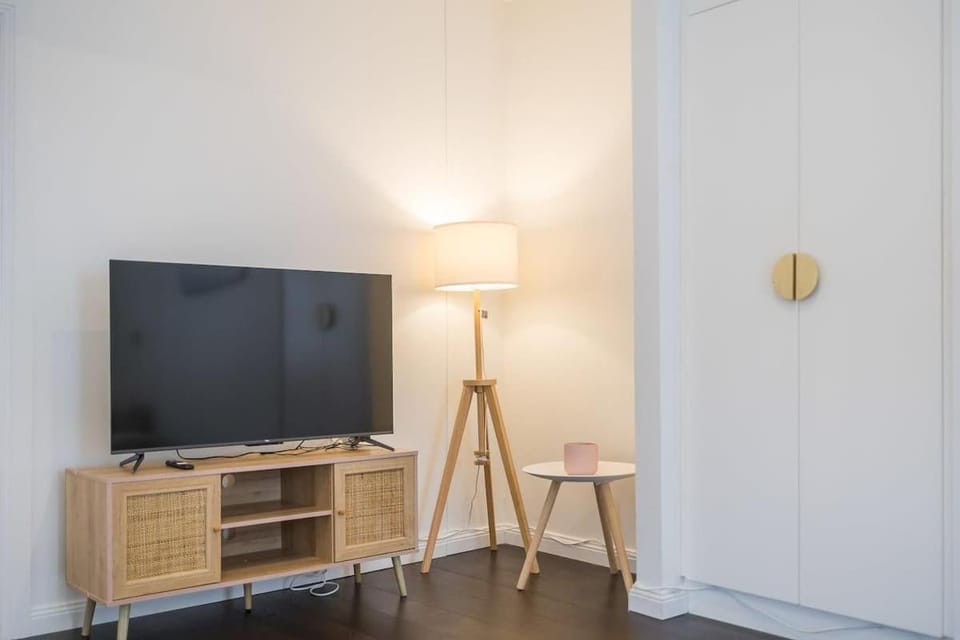 2BR apartment in trendy Potts Pt Apartment in Sydney