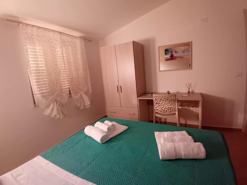 Bed, Photo of the whole room, Bedroom, towels, wardrobe