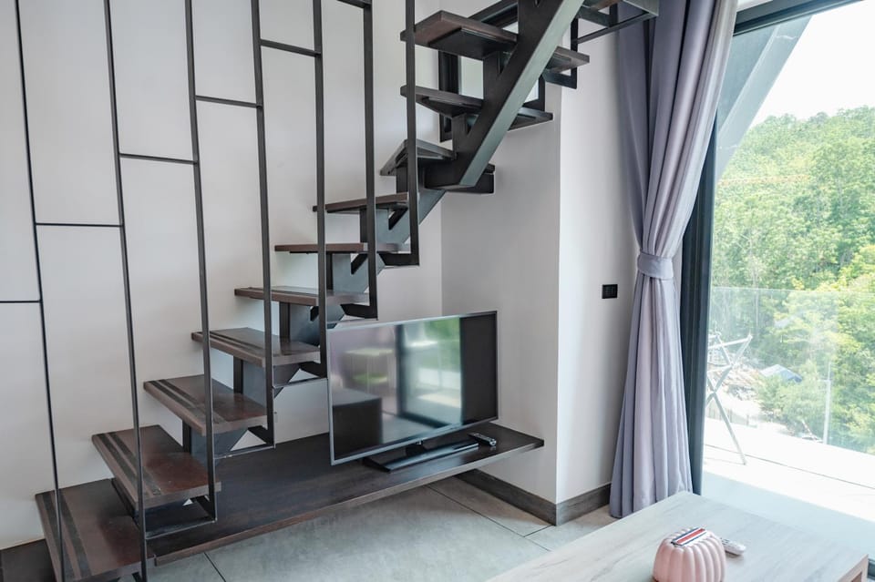 Floor-to-Ceiling Mountain View Loft Naiharn Apartment in Rawai