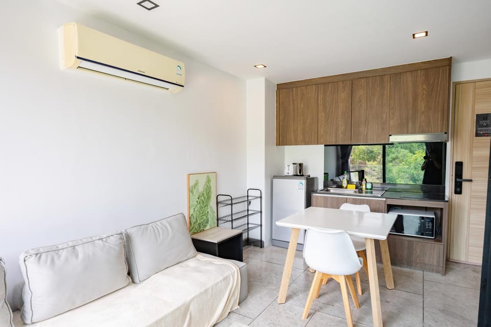 Floor-to-Ceiling Mountain View Loft Naiharn Apartment in Rawai