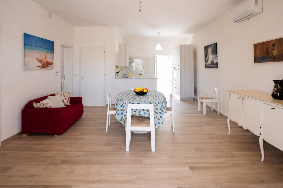 Kitchen or kitchenette, Living room, Seating area, Dining area, air conditioner