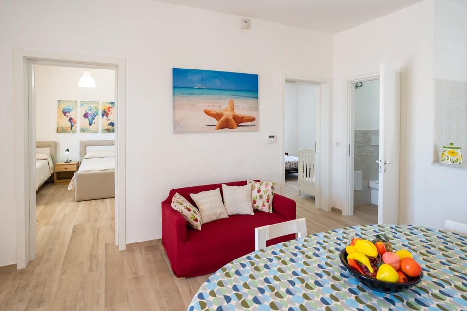 Kitchen or kitchenette, Living room, Food and drinks, Photo of the whole room, Seating area, Dining area, Bedroom, Food