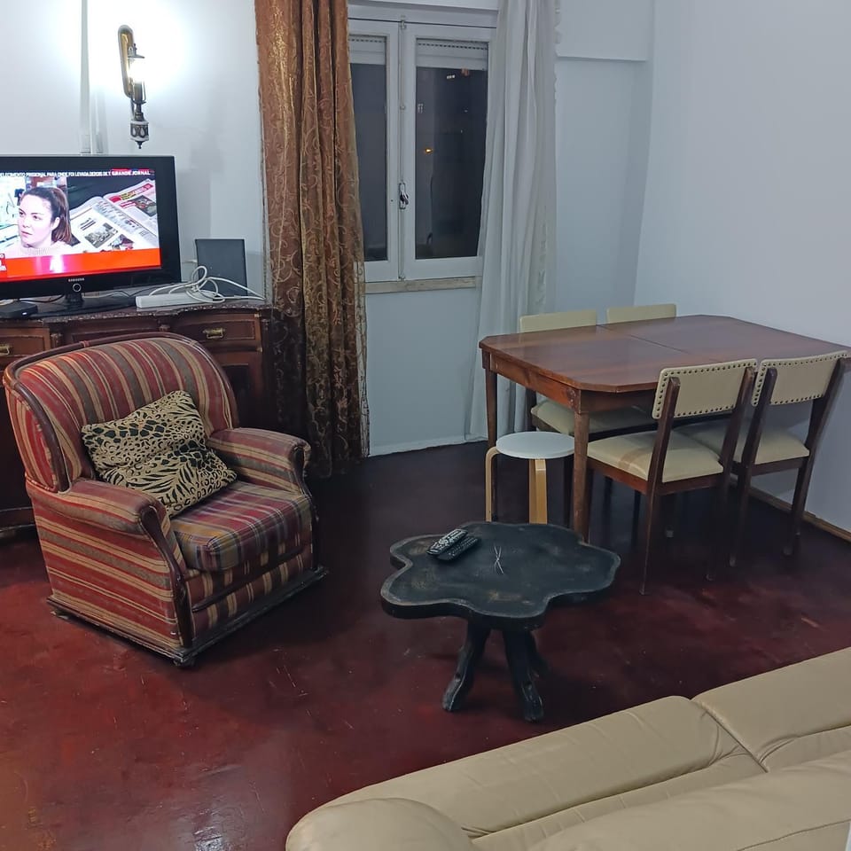 Cheap and big, 4 rooms Apartment in Lisbon
