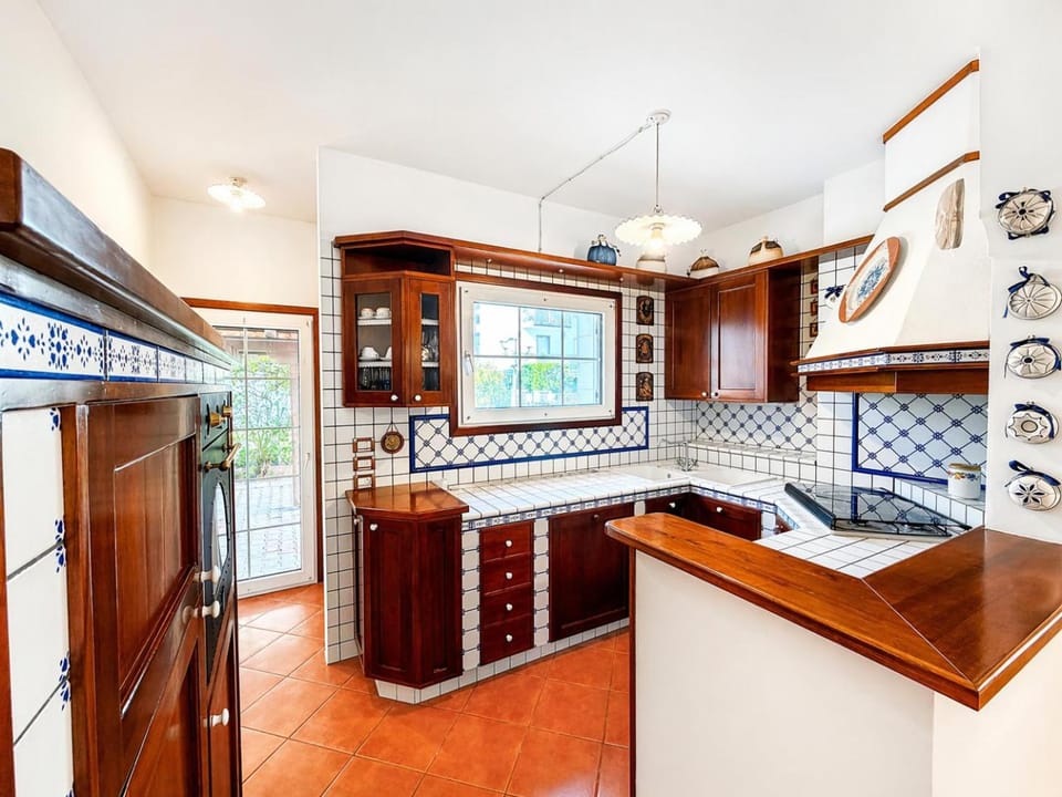 Kitchen or kitchenette, dishwasher, oven, stove