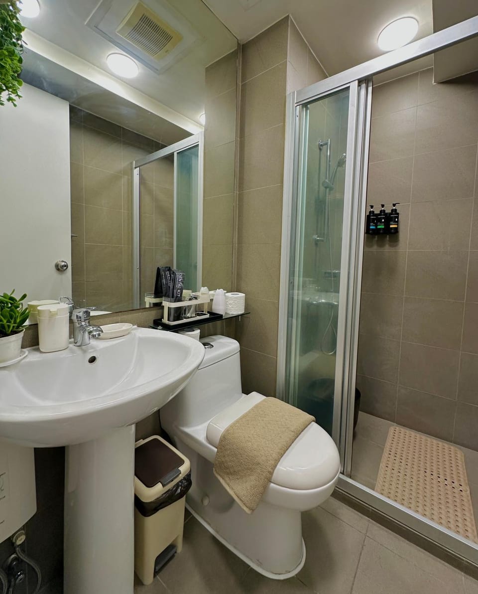 Shower, Toilet, Bathroom