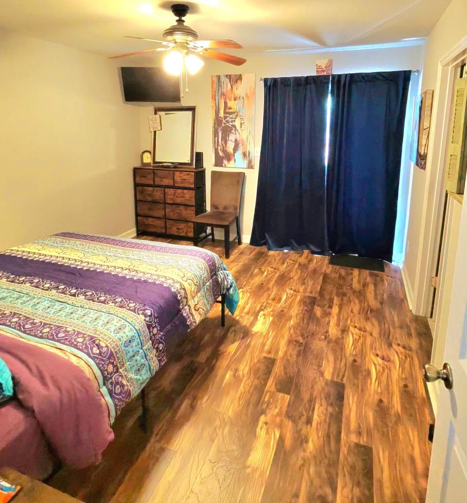 Tiny Palace - 1-Bedroom Apartment - Multi-Week Stay - Pool - Washer-Dryer - Dog-friendly with fee for 1 Family Pet Apartment in Wilmington