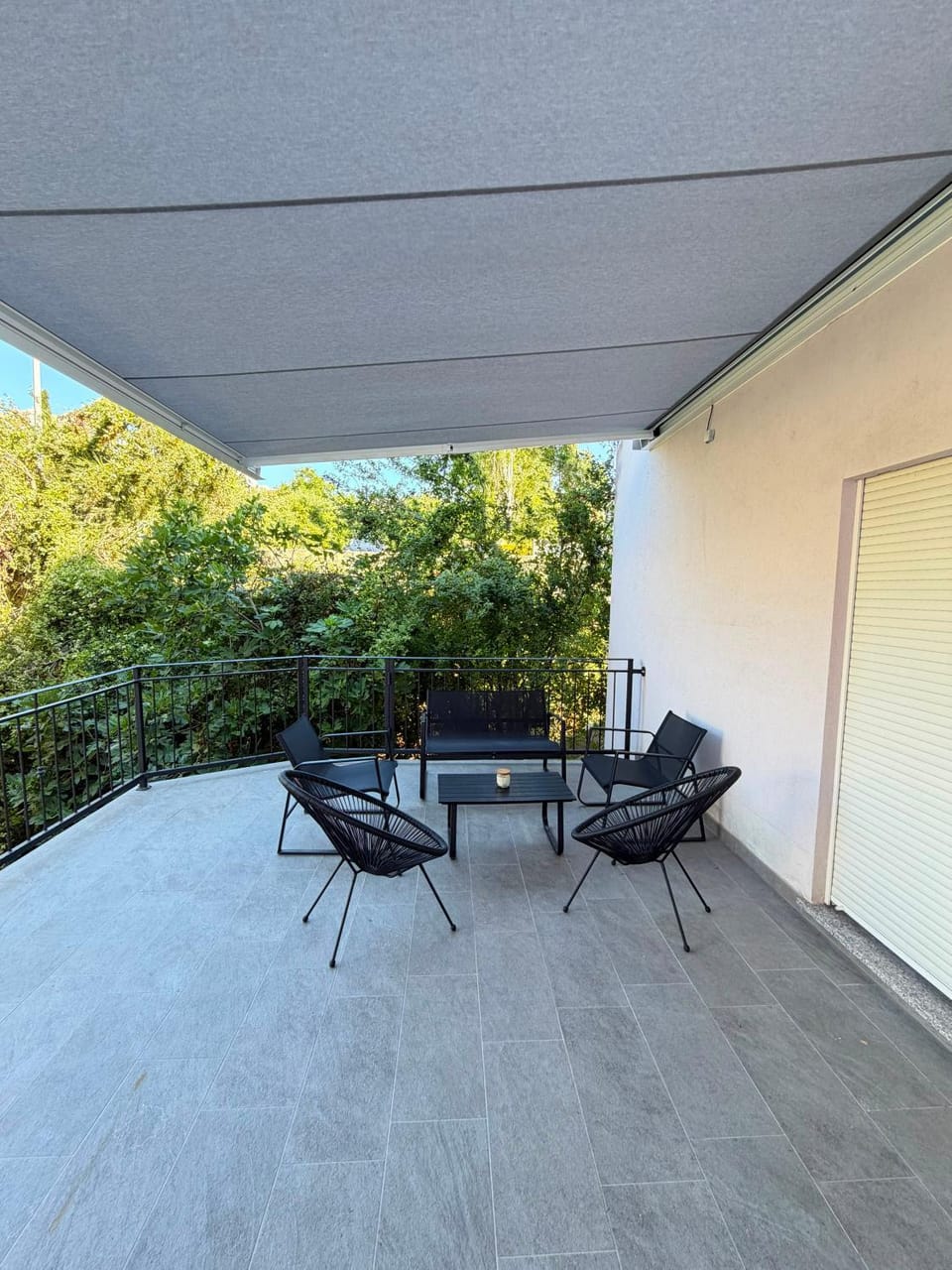Large Luxury family and friends apartment 1 min walk to Žnjan beach and 2 private garages Apartment in Split