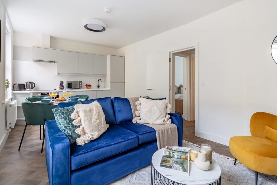 Kitchen or kitchenette, Living room, Seating area, Dining area, stove