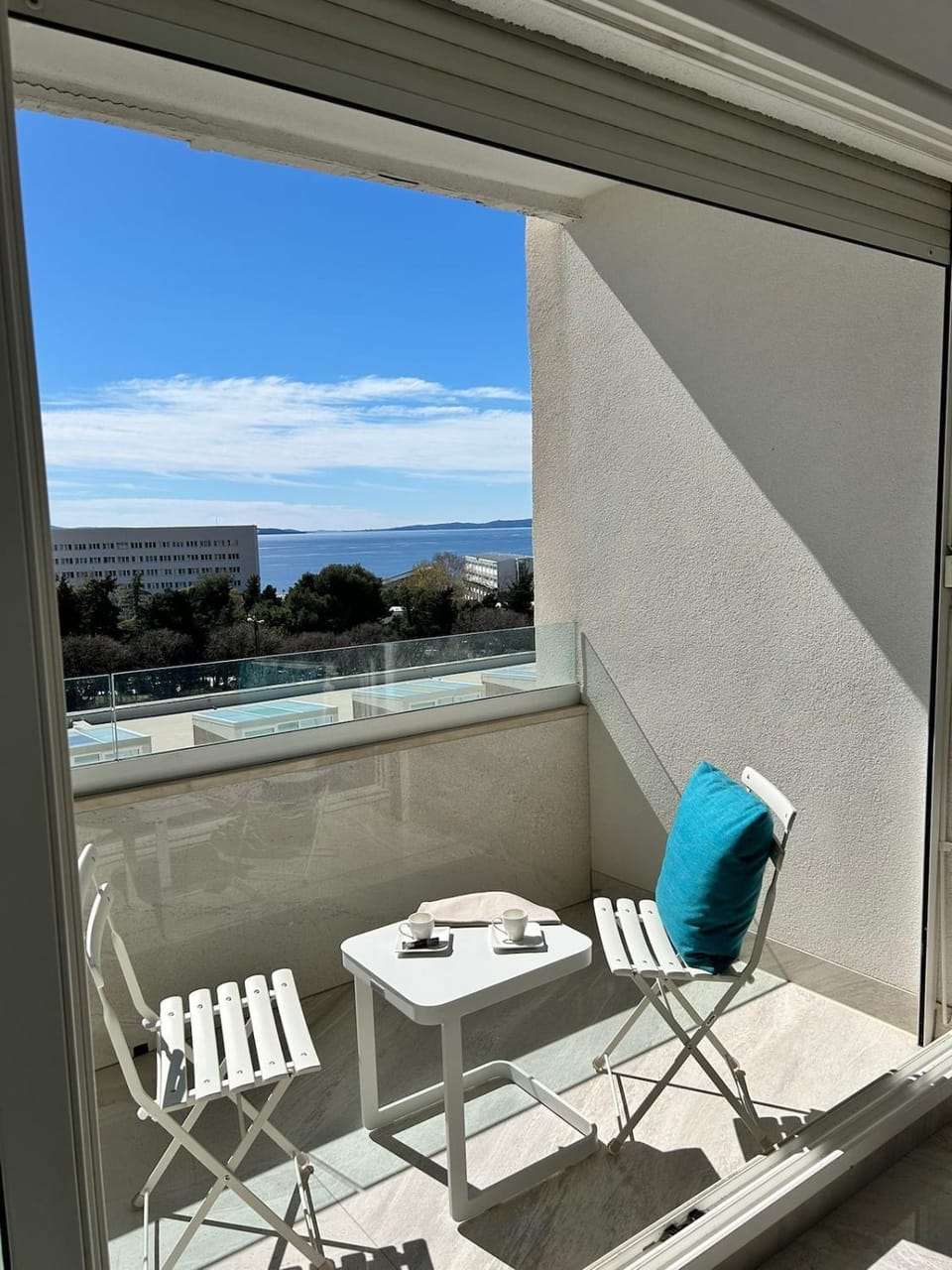 View (from property/room), Balcony/Terrace, City view, Sea view