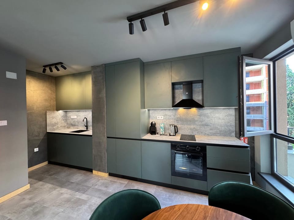 Kitchen or kitchenette, oven