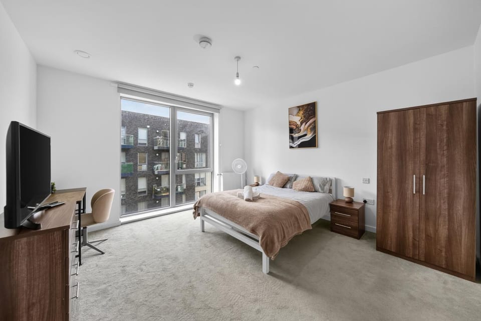 Communal lounge/ TV room, Bed, Photo of the whole room, Bedroom