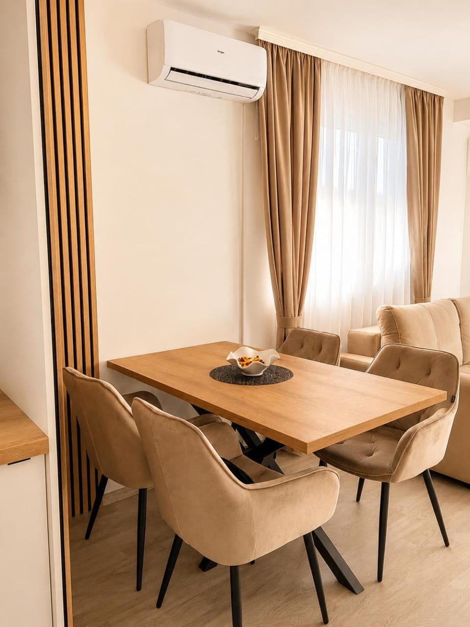 Seating area, Dining area