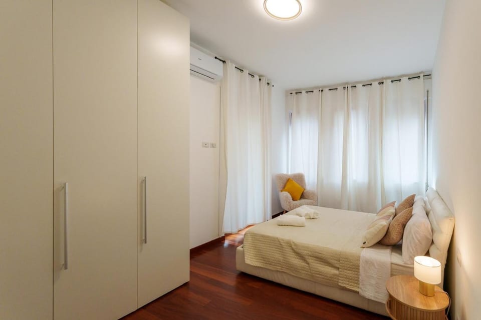 Beach Access, Private Umbrella & AC Pescara Apartment in Pescara