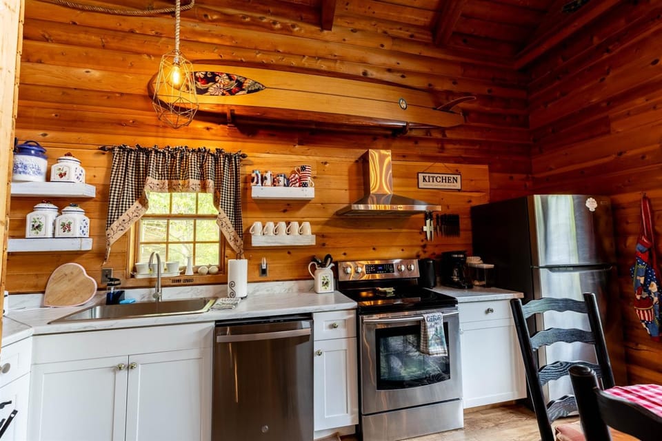 Stunning Views Hot Tub Privacy Cabin Charm Cabin in Kidder Township