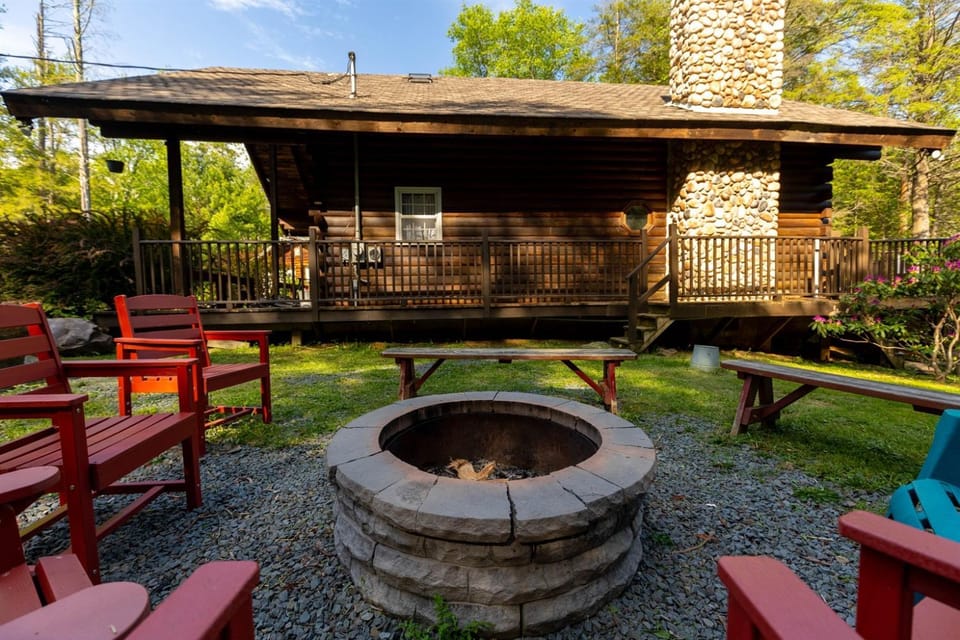 Stunning Views Hot Tub Privacy Cabin Charm Cabin in Kidder Township