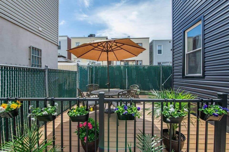 Private 4BR/3.5B Home • Driveway • 15 min to NYC House in Jersey City