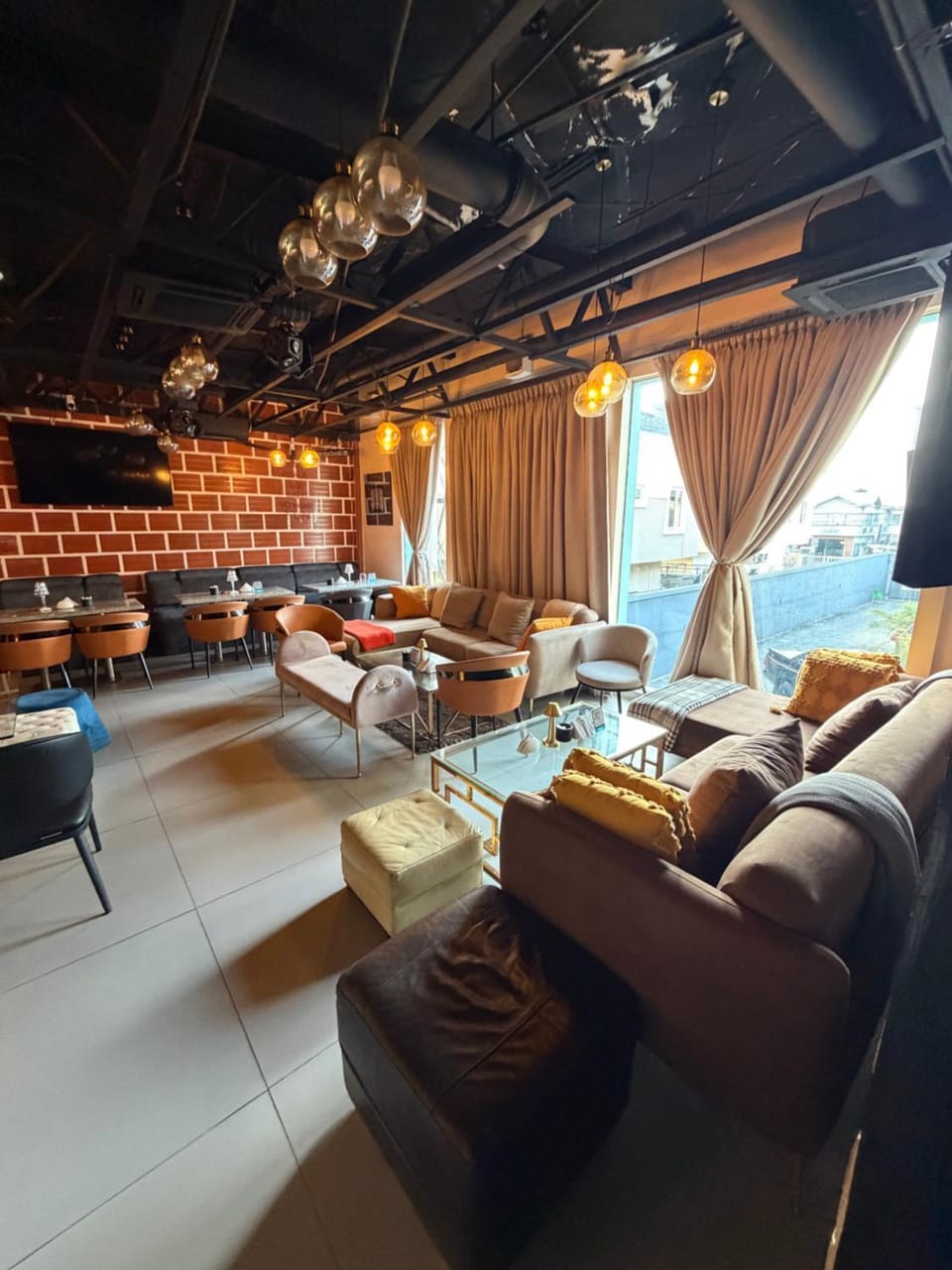 Restaurant/places to eat, Lounge or bar
