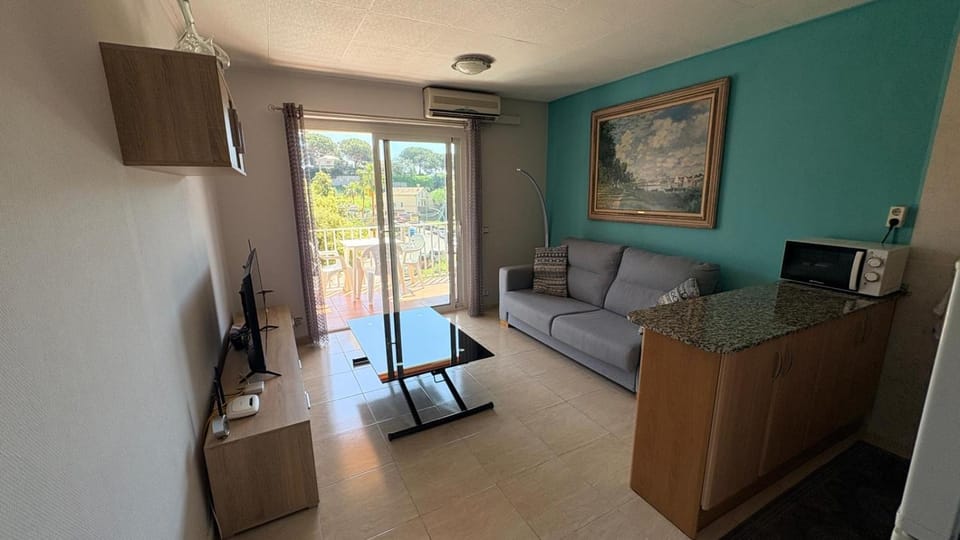 Communal lounge/ TV room, Living room, Seating area