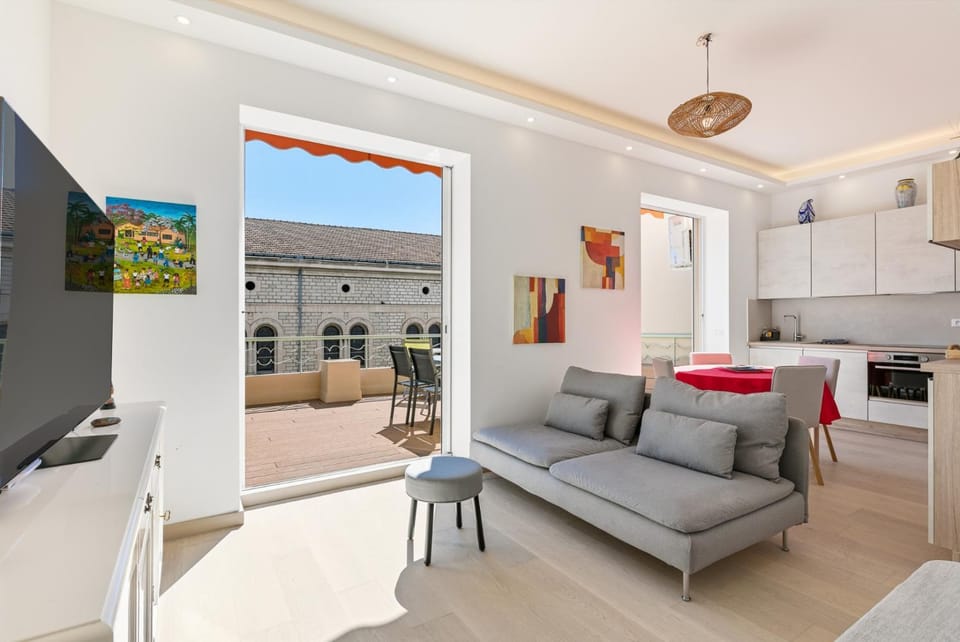 Patio, Kitchen or kitchenette, Living room, Dining area