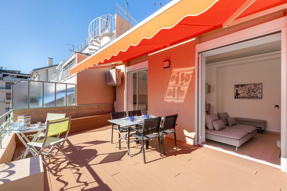 Patio, Day, Balcony/Terrace